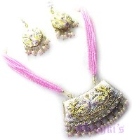 Lac Necklace Ear ring Set - click here for large view